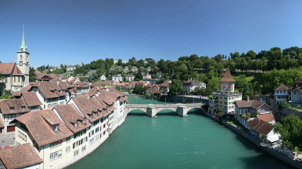 Durch die Lage im Herzen der Schweiz ist Bern ein hervorragender Standort für die Münzenmesse BERNA 2023. Foto: Daniel Schwen via Wikimedia Commons & CC BY-SA 3.0.