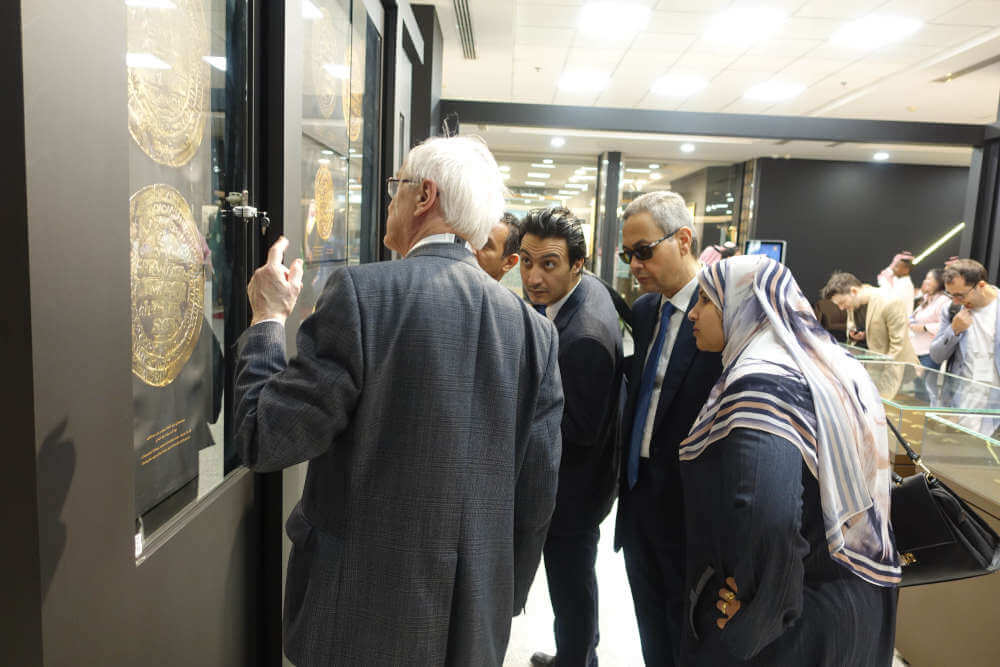 Lutz Ilisch diskutiert mit Atef Mansour Ramadan und Ahmed Dessouki. Foto: UK.