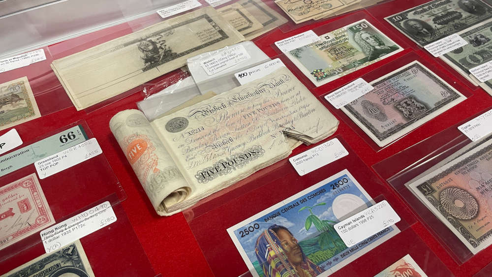 Historical banknotes and assignats were especially in great demand. Photo: Sebastian Wieschowski.