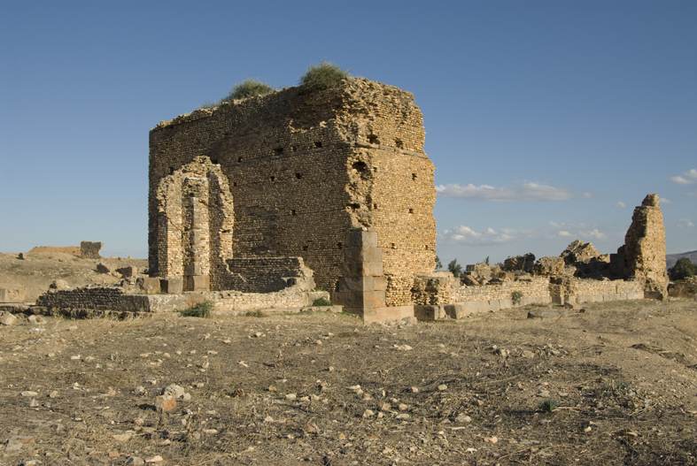 Römische Basilika im Forumsbereich in Chimtou. Foto: Daniela Gauss via Wikimedia Commons / CC BY-SA 3.0.