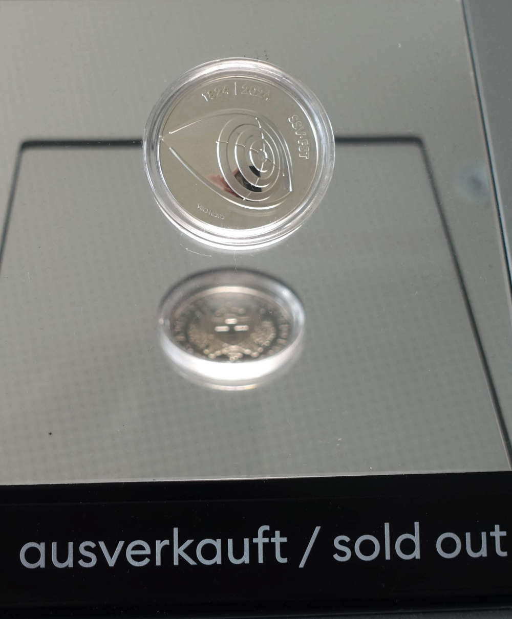 Nach kürzester Zeit komplett ausverkauft: Die Hochreliefprägung zur 20 Franken-Silbermünze „Schweizer Schiesssportverband. Foto: UK.