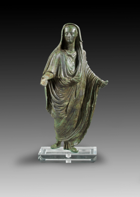 Los 226: Togatus capite velato. Bronzehohlguss. Römisch, späte Republik oder frühe Kaiserzeit, 1. Jh. v.-1. Jh. n. Chr. H. 19,6 cm. Taxe € 27.500.