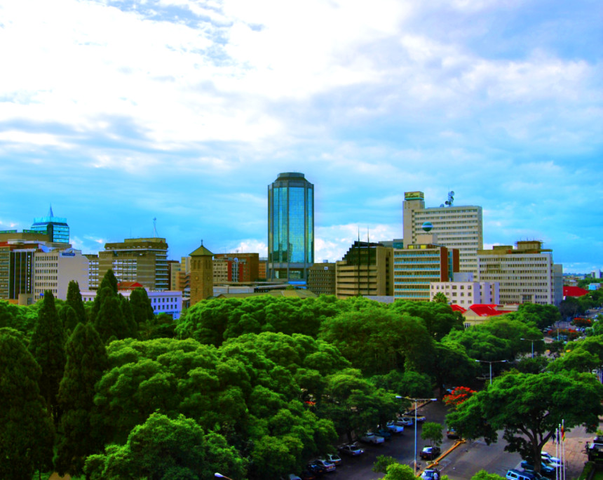 Die Reserve Bank of Zimbabwe (in der Mitte) ist das höchste Gebäude in Harare. Foto: Baynham Goredema aus Johannesburg, Südafrika / CC BY 2.0