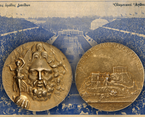 Postkarte von den Olympischen Spielen von 1906. Davor: Vergoldete Silbermedaille für einen Sieger der Olympischen Spiele von 1906. Aus Auktion Künker 408 (18.-19. Mai 2024), Nr. 122.