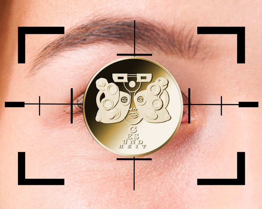 Endlich besteht Klarheit: Die deutsche 50-Euro-Goldmünze des Jahres 2025 würdigt die Augenoptik stellvertretend für die Gesundheitshandwerke. (Hintergrundbild: „Eye Test“ von gece33 von Getty Images via Canva Pro; Münze: Künstlerin Grazyna Jolanta Lindau, Bern (CH). Fotograf: Hans-Joachim Wuthenow, Berlin. Quelle: Bundesverwaltungsamt.