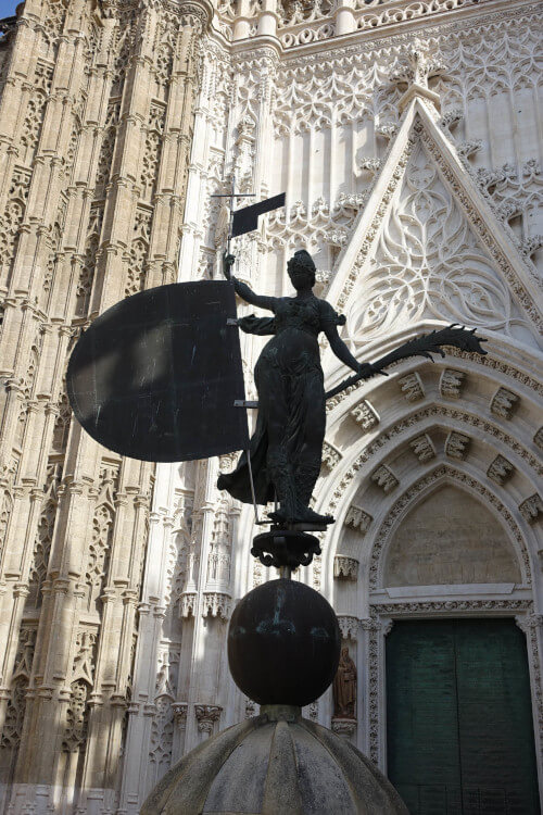 Wir lernen dieses Tor in und auswendig kennen, weil sich die Schlange vor der Kasse darum herumschlängelte. Foto: KW Wir lernen dieses Tor in und auswendig kennen, weil sich die Schlange vor der Kasse darum herumschlängelte. Foto: KW
