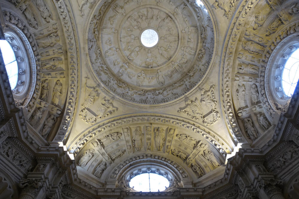 Die Kathedrale verfügt über 80 Kapellen, in den Ende des 19. Jahrhunderts noch täglich über 500 Messen gelesen wurden. Es gibt also genug zu sehen! Foto: KW. Die Kathedrale verfügt über 80 Kapellen, in den Ende des 19. Jahrhunderts noch täglich über 500 Messen gelesen wurden. Es gibt also genug zu sehen! Foto: KW.