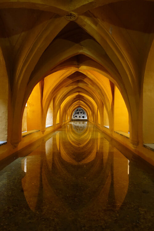 Die so genannten Bäder der Dona Maria de Padilla – ein Wasserreservoir, das an die Mätresse von Pedro dem Grausamen erinnert. Foto: KW. Die so genannten Bäder der Dona Maria de Padilla – ein Wasserreservoir, das an die Mätresse von Pedro dem Grausamen erinnert. Foto: KW.