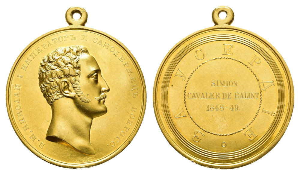 Los 694: Russland, Nikolaus I., tragbare Goldmedaille (50,7mm, 70,30g), Gravur 1848/49, unsigniert, Verdienstmedaille für Kaufleute, Bauern und Einwohnerder Grenzgebiete des russischen Reichs, für Ihre Leistungen zugunsten der Regierung, verliehen an Simion Cavaler de Balint. Av: Kopf Nikolaus I. nach rechts. Rev: Feld mit drei Zeilen Gravur „SIMION - CAVALER DE BALINT - 1848-49.“ im Kordelring, darum Schrift. vgl. Diakov 451.2 (R5, dort anderes Portrait), leicht berieben, kl. Kr., Randfehler, vz., Taxe: 10.000 Euro. Los 694: Russland, Nikolaus I., tragbare Goldmedaille (50,7mm, 70,30g), Gravur 1848/49, unsigniert, Verdienstmedaille für Kaufleute, Bauern und Einwohnerder Grenzgebiete des russischen Reichs, für Ihre Leistungen zugunsten der Regierung, verliehen an Simion Cavaler de Balint. Av: Kopf Nikolaus I. nach rechts. Rev: Feld mit drei Zeilen Gravur „SIMION - CAVALER DE BALINT - 1848-49.“ im Kordelring, darum Schrift. vgl. Diakov 451.2 (R5, dort anderes Portrait), leicht berieben, kl. Kr., Randfehler, vz., Taxe: 10.000 Euro.