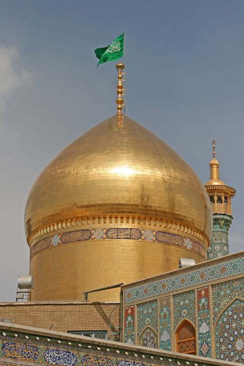 Golden dome of the Fatima Masumeh mausoleum. Photo: Muhammad Mahdi Karim / Wikipedia. – Many thanks for the permission for publication so quickly granted. Golden dome of the Fatima Masumeh mausoleum. Photo: Muhammad Mahdi Karim / Wikipedia. – Many thanks for the permission for publication so quickly granted.