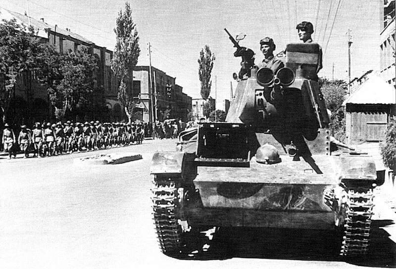 Sowjetischer Panzer in den Straßen von Täbriz anlässlich der Invasion von 1941. Quelle: Wikipedia.