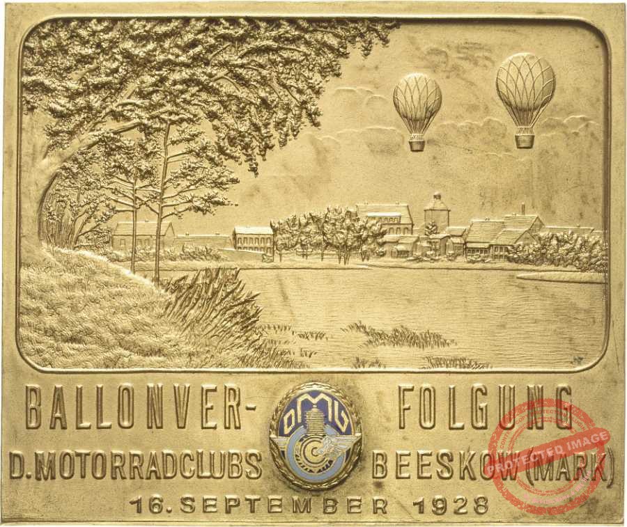Einseitige vergoldete Bronzeplakette 1928 (unsigniert) auf die Ballonverfolgung des Motorclubs Beeskow. Zugeschlagen bei Leipziger Münzhandlung und Auktion Heidrun Höhn 95 (2020), Nr. 523.) Einseitige vergoldete Bronzeplakette 1928 (unsigniert) auf die Ballonverfolgung des Motorclubs Beeskow. Zugeschlagen bei Leipziger Münzhandlung und Auktion Heidrun Höhn 95 (2020), Nr. 523.)