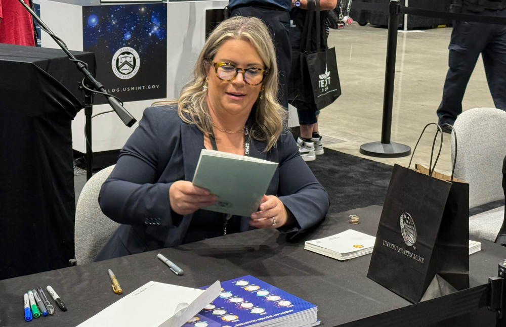 Kristie McNally, aktuell Interims-Münzmeisterin der US Mint, unterschrieb auf Hunderten von Produkten der US Mint. Foto: UK