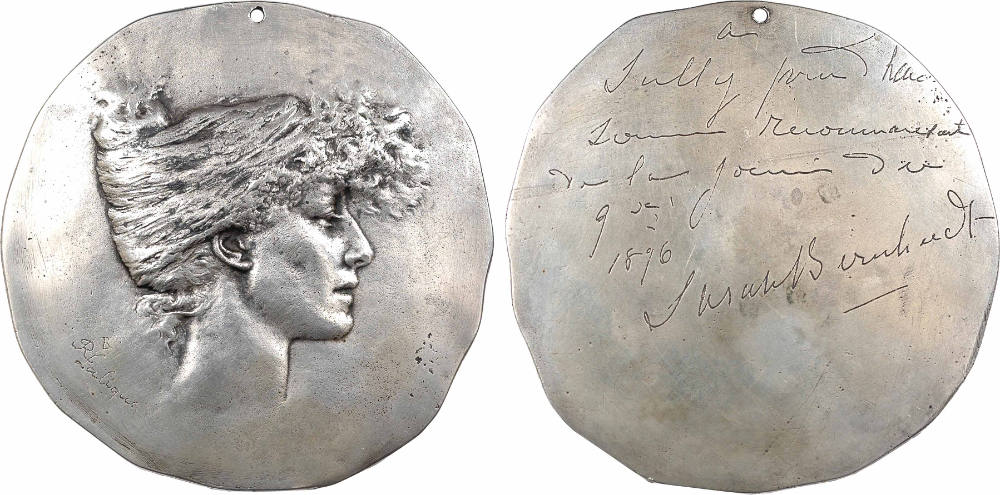 Medaille von René Lalique mit dem Porträt von Sarah Bernhardt. iNumis Auktion Dezember 2018, Nr. 328. Verkauft mit 4.900 Euro