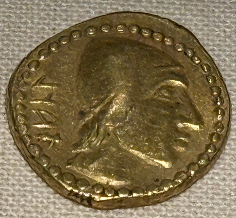 Fälschung. Frei erfundene Goldmünze nach vetulonischen Vorbildern. Foto: KW