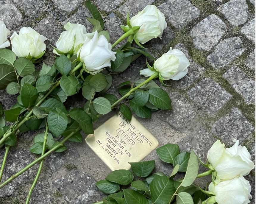 Der neue Stolperstein für Philipp Lederer. Foto: © Münzkabinett Berlin