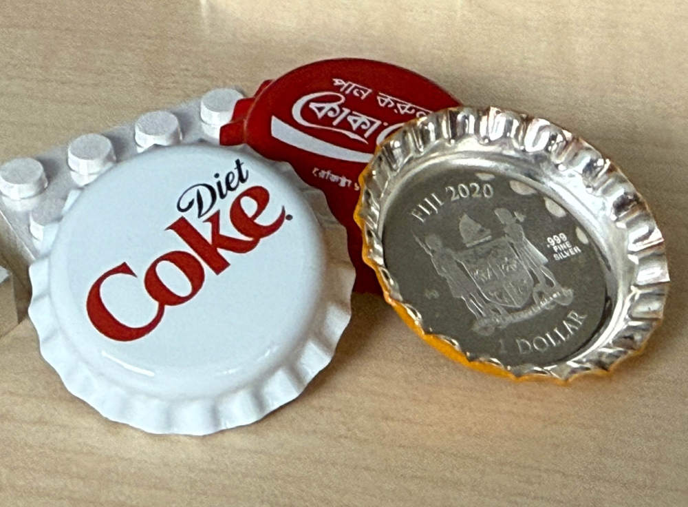 Münzen wie Kronkorken aus der Münzstätte Reischauer