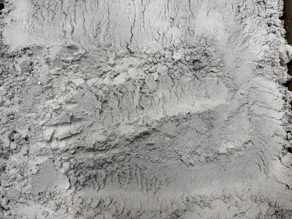 Dem Pulver wird in mehreren Schritten das Wasser entzogen