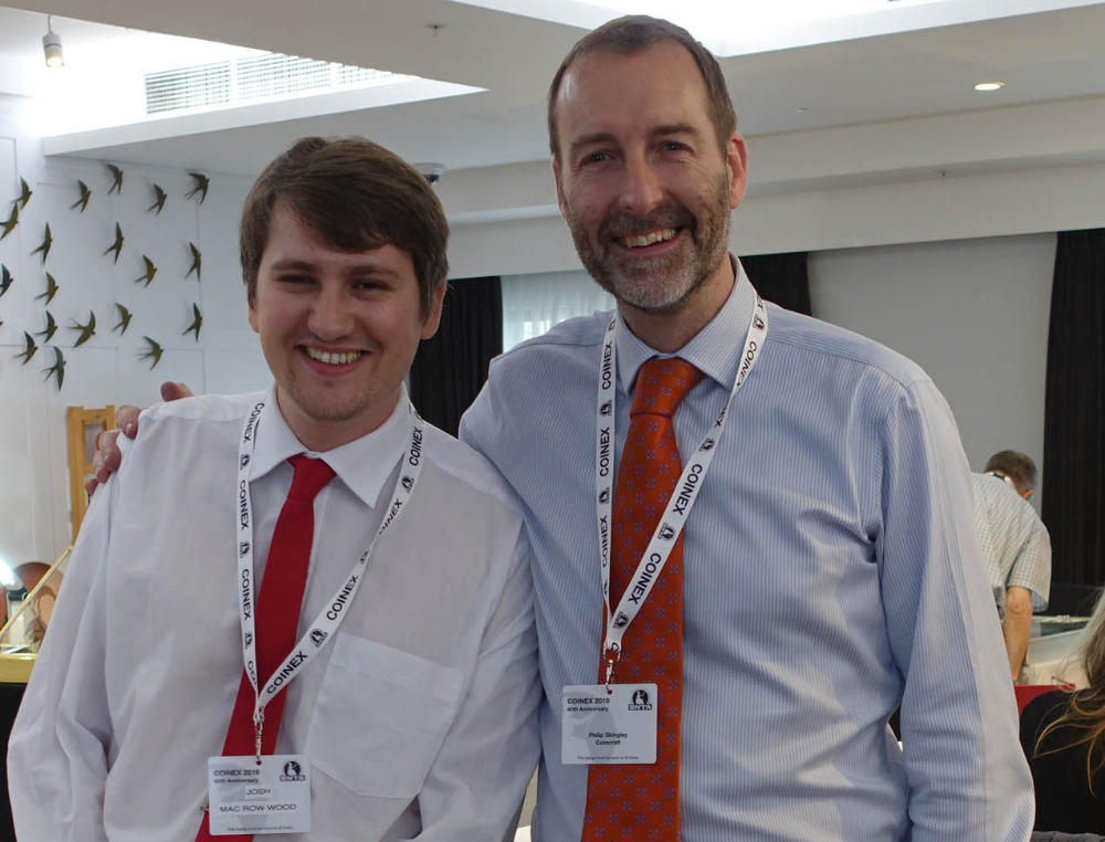 Philip Skingley und Joshua MacRow-Wood bei der Londoner Coinex. Foto: UK