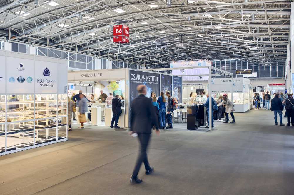 Ein Blick in die Gem World mit ihren noblen Ständen. Foto. The Munich Show