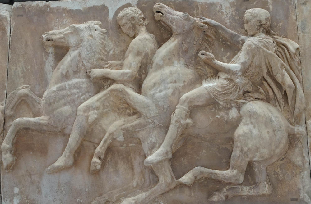 Figurengruppe aus der Prozession junger Reiter vom Parthenon-Fries, nicht aus London, sondern aus dem Parthenon-Museum von Athen. Foto: KW