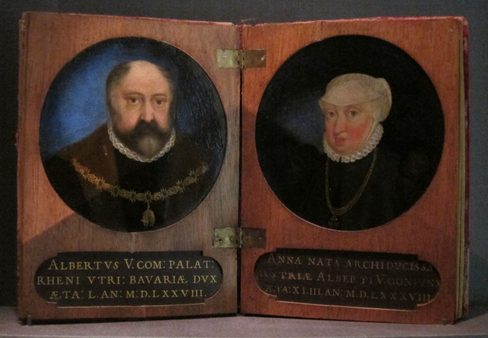Miniatur-Doppelporträt von Albrecht V. und Anna aus dem sog. Wittelsbachischen Familienalbum. Christoph Schwarz(?), München 1578. Bayerisches Nationalmuseum Inv. Nr. R951. Foto: KW.